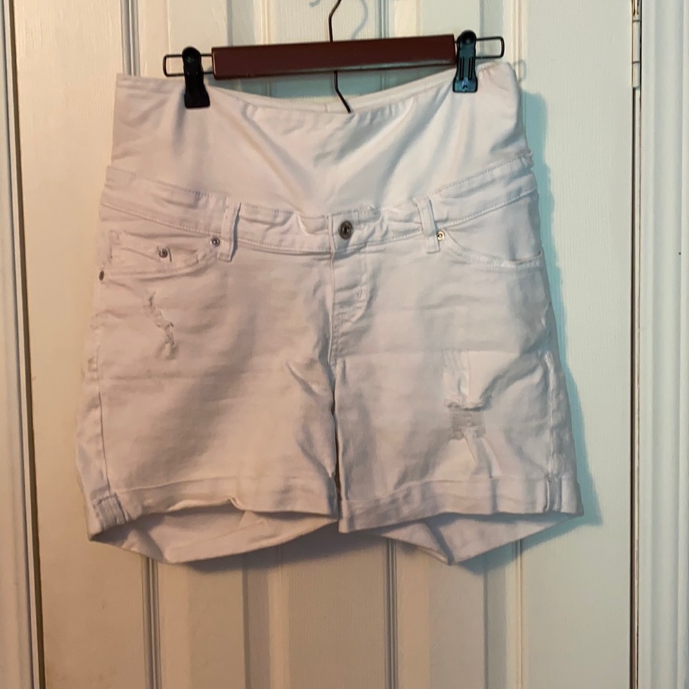 H&M white maternity shorts